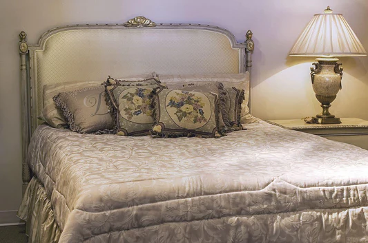 LUXURY BEDROOM FURNITURE