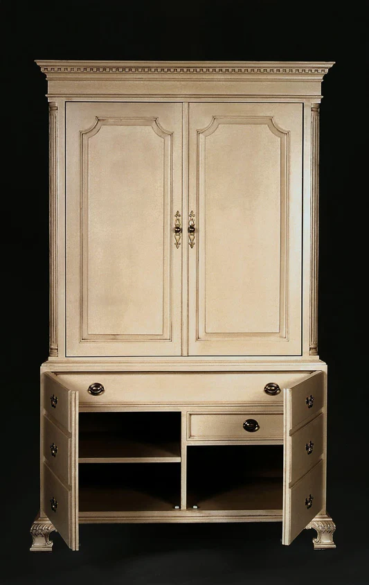 LUXURY LIVING STARTS HERE